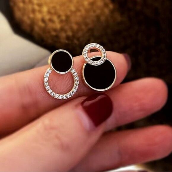 Contrast Black Rhinestone Earrings - Picture 1 of 3
